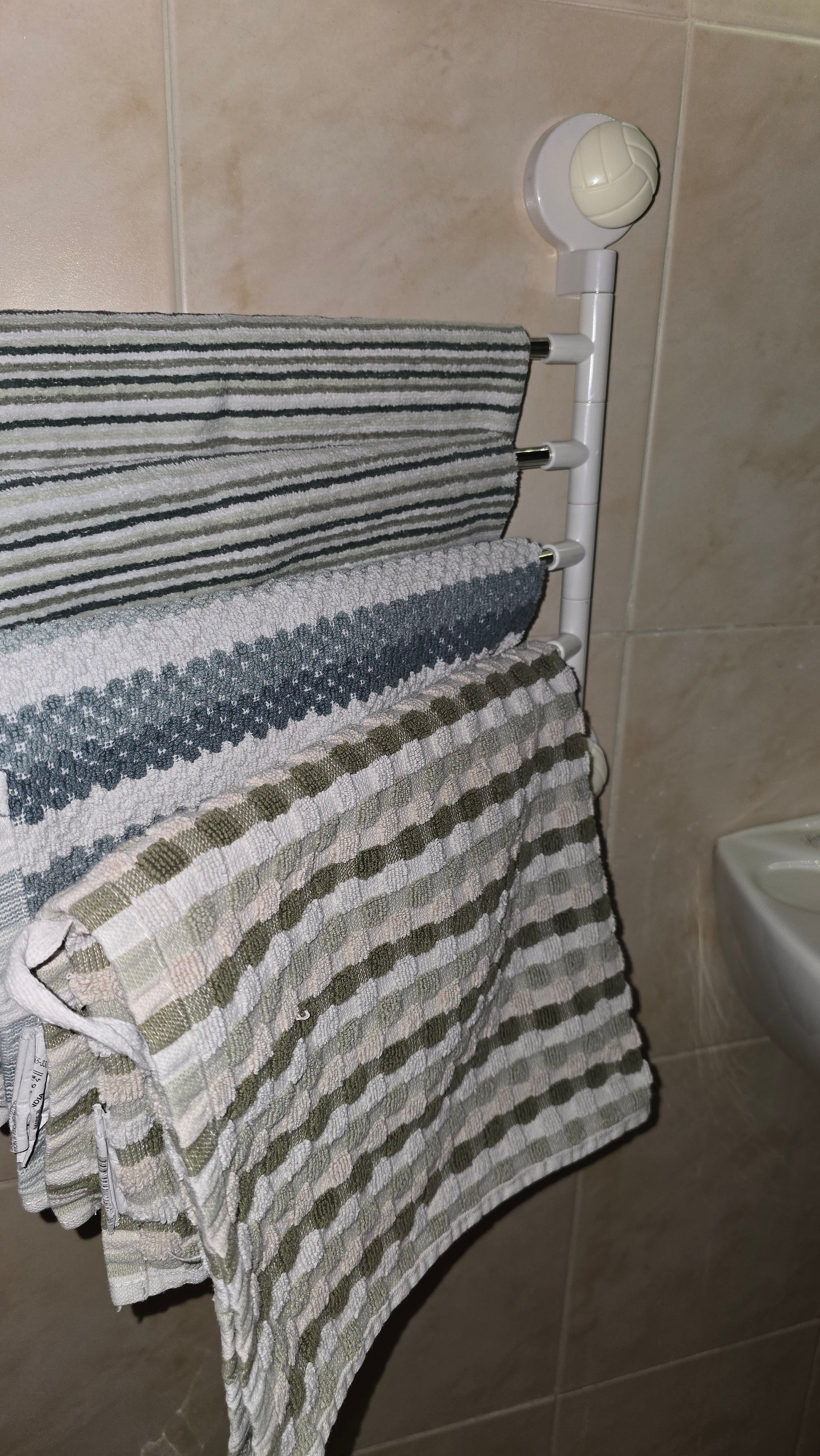 Beiryta 4-Arm Rotating No-Drill Towel Rack
