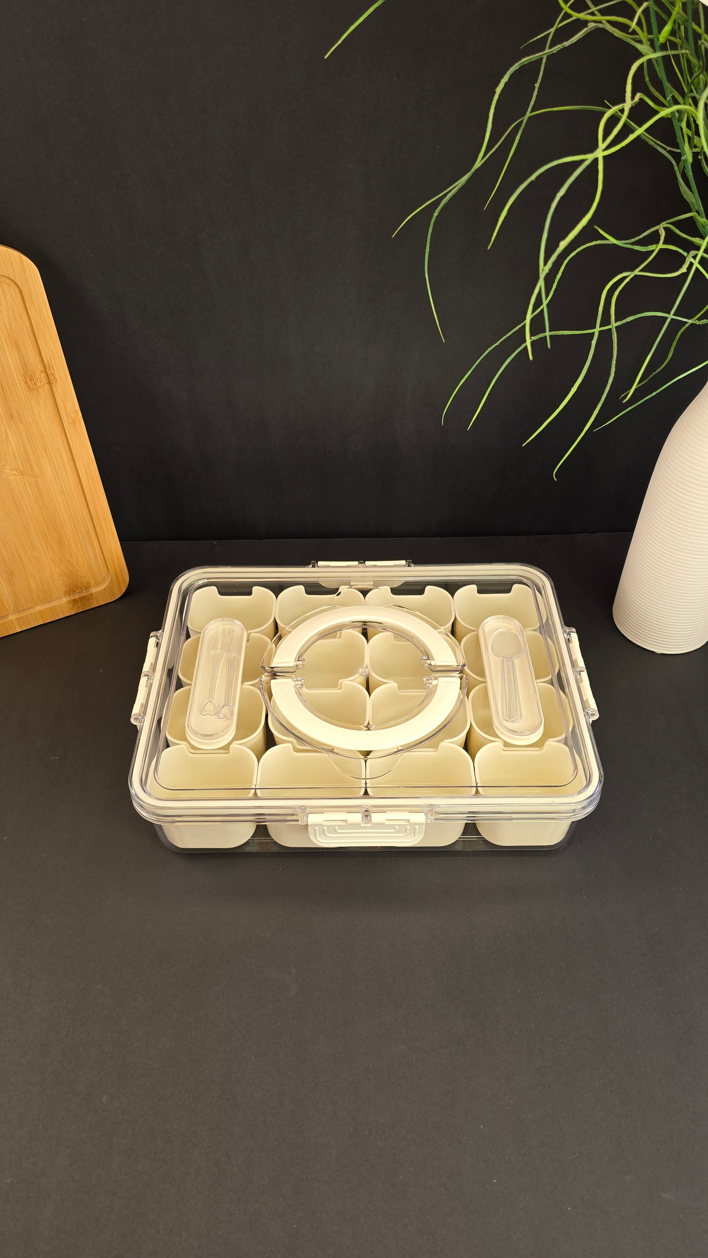 Beiryta 16-compartment snack organizer with clear locking lid and carrying handle