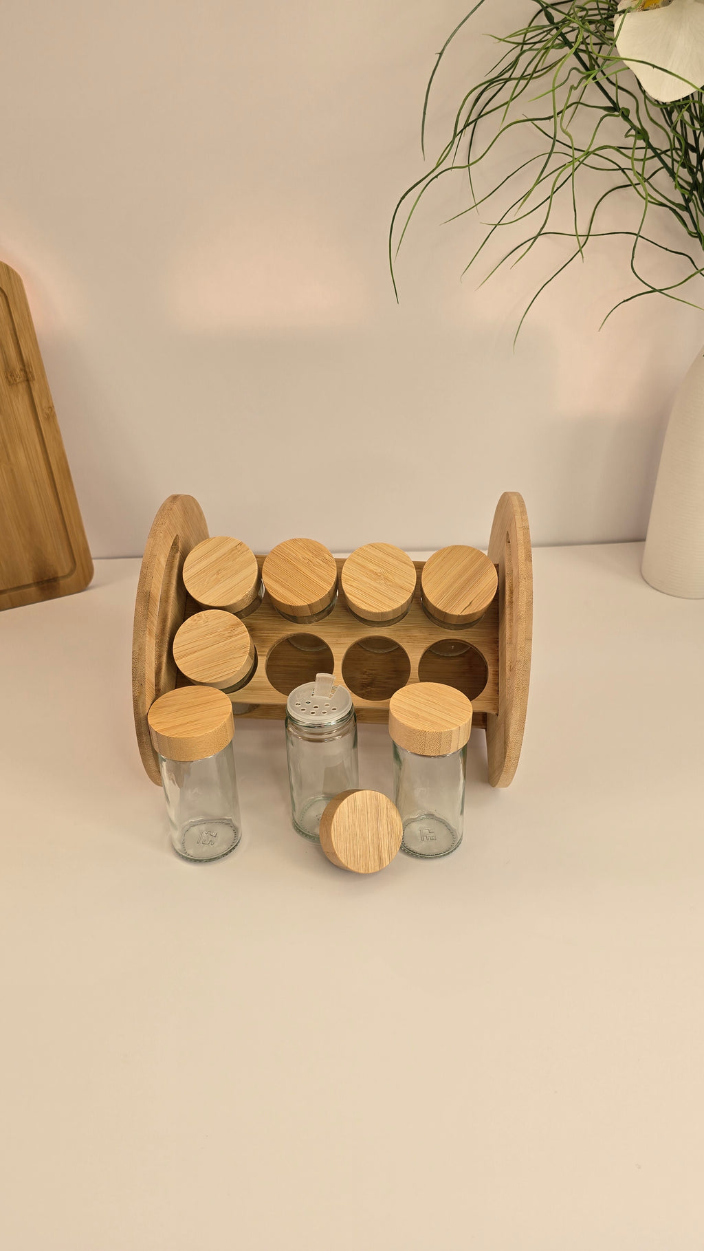 Beiryta eight-jar spice organizer with clear glass jars and bamboo lids