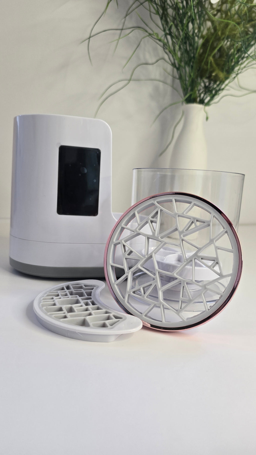 Beiryta electric makeup brush cleaner with transparent cleaning tank and drying compartment.
