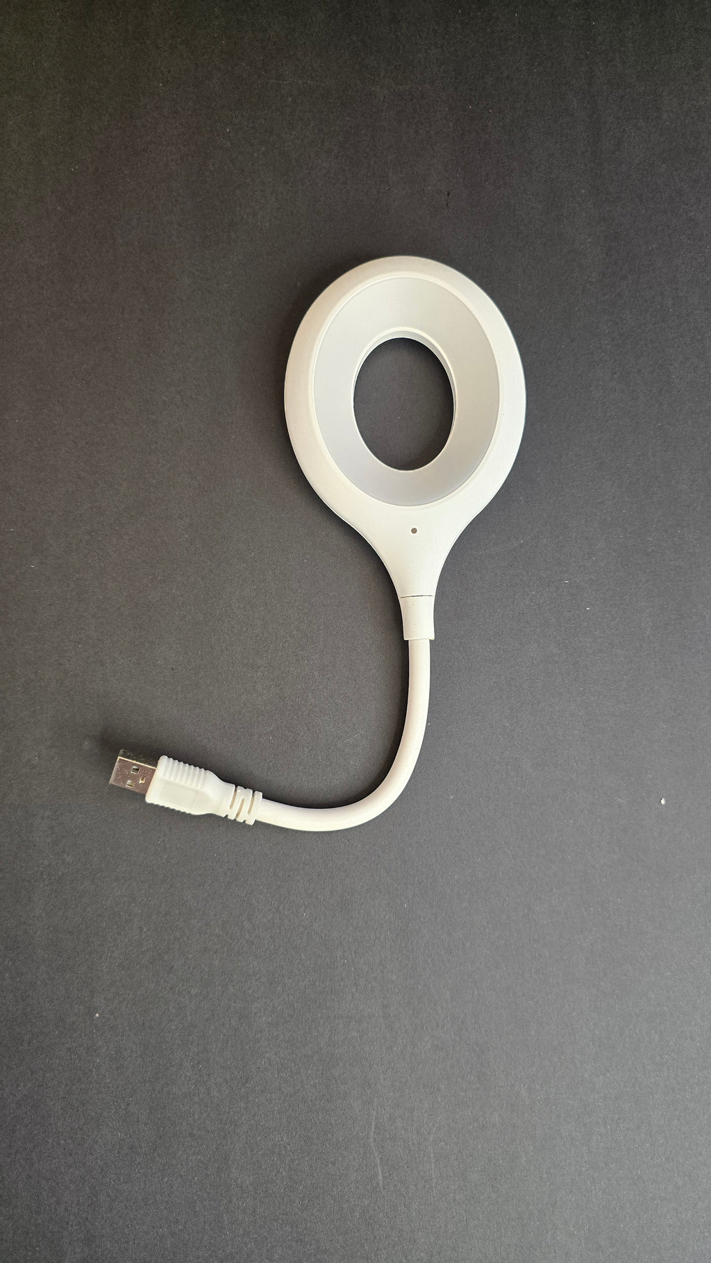 White Beiryta flexible USB LED ring light with USB-A cable on a dark background