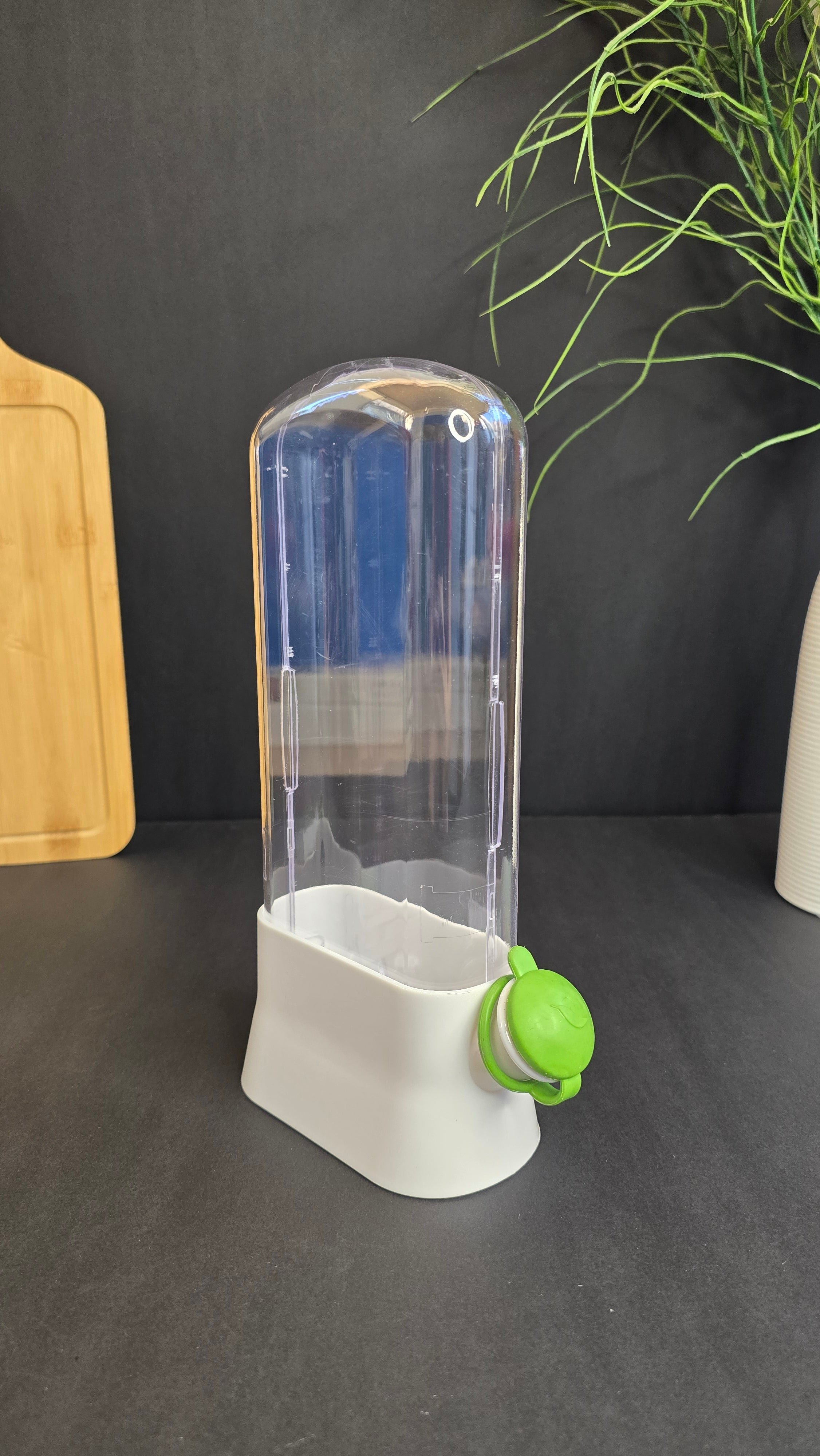 Beiryta fresh herb keeper with clear cover and refillable water reservoir