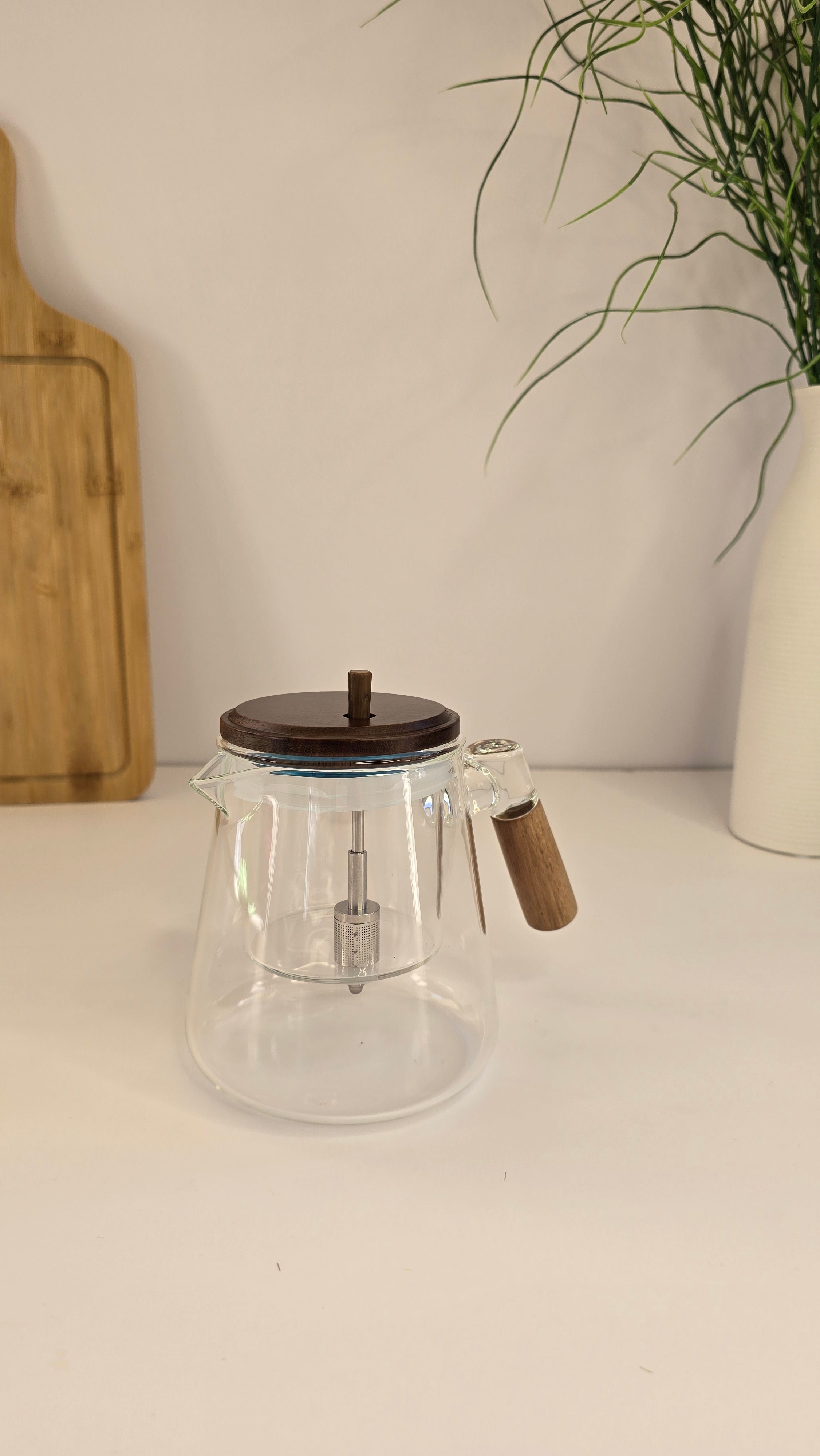 Clear glass teapot with stainless-steel infuser, dark lid and wooden-look handle