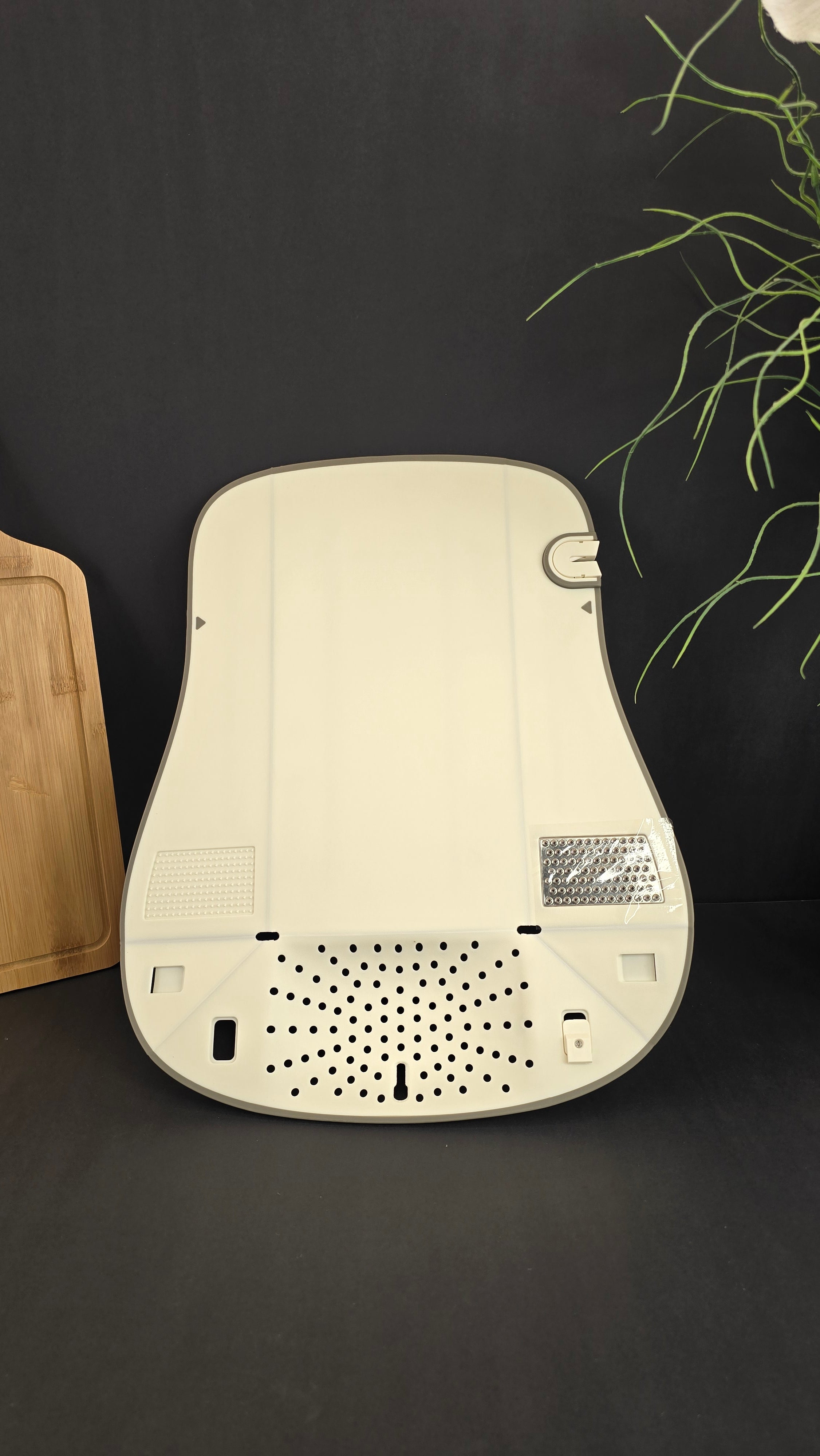 Beiryta multifunctional foldable cutting board shown flat with integrated grater and drainage section