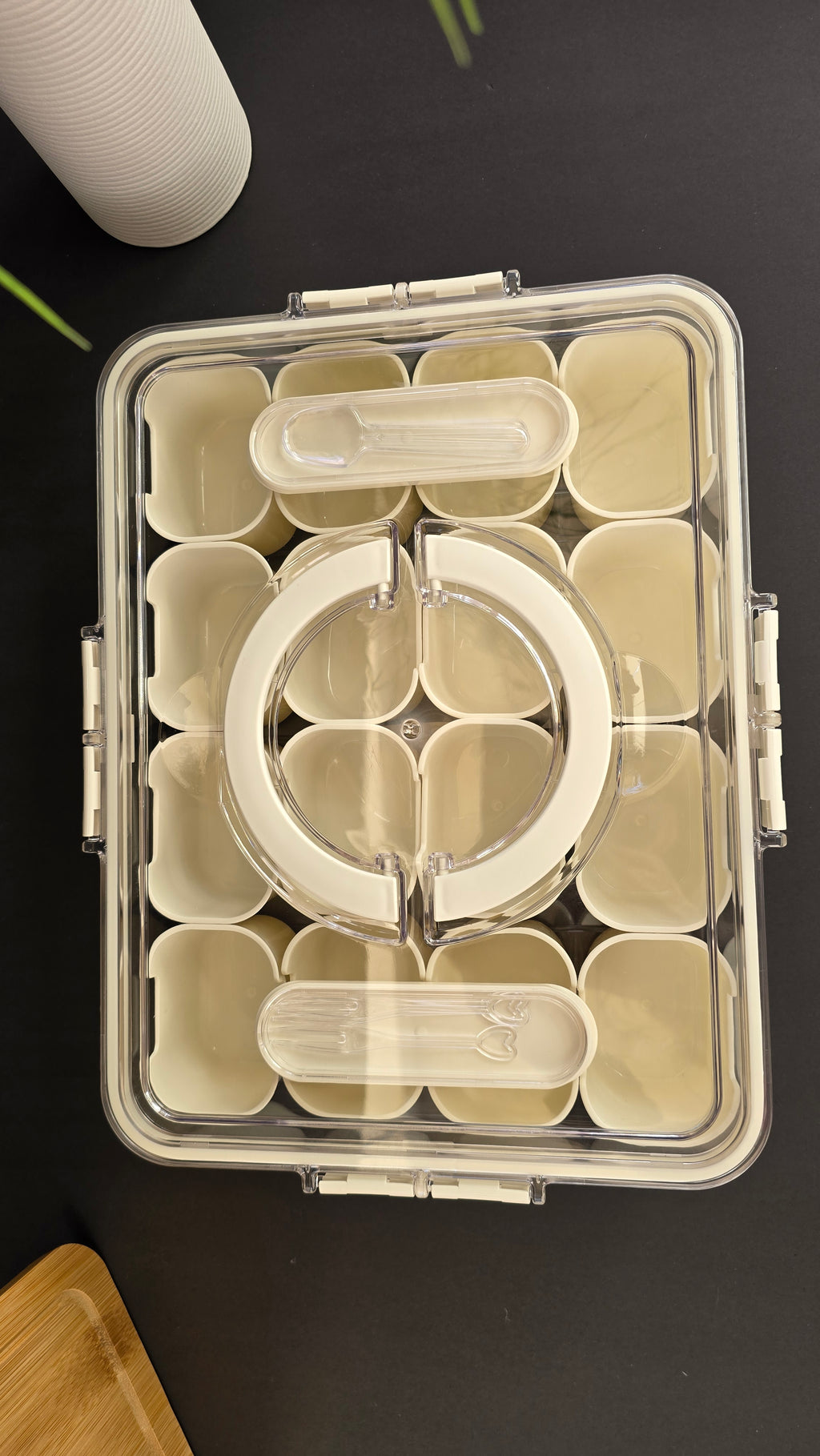 Clear snack serving box with removable cream compartments and locking lid