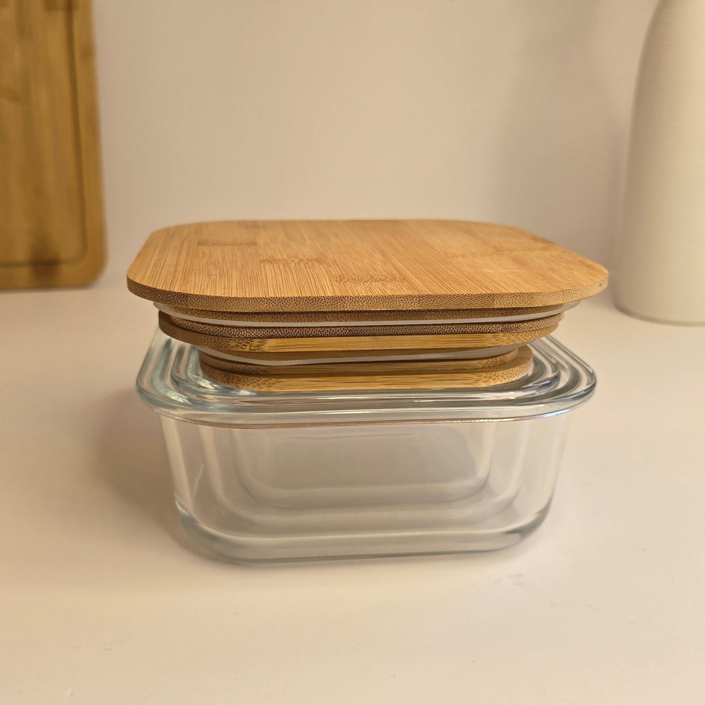 Beiryta stackable glass food storage containers with wood-look lids arranged for compact kitchen storage