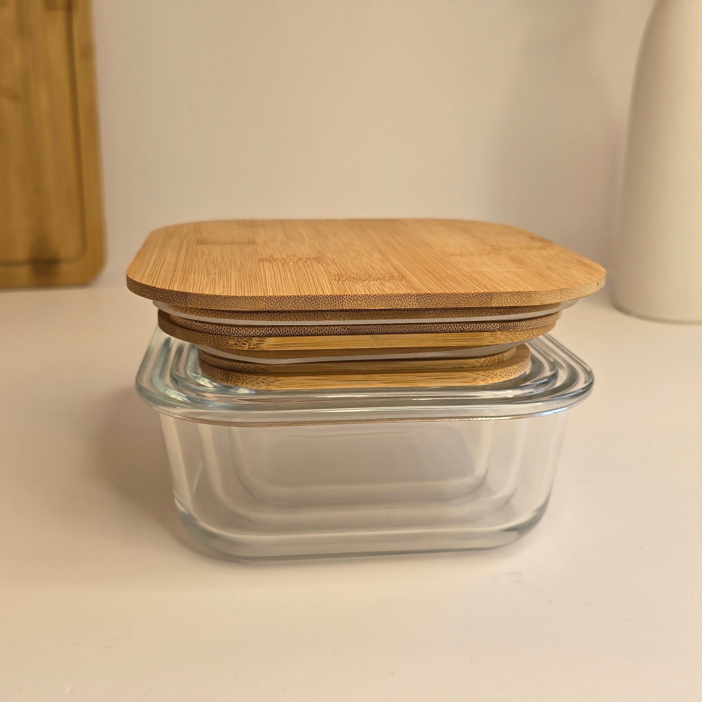 Beiryta stackable glass food storage containers with wood-look lids arranged for compact kitchen storage