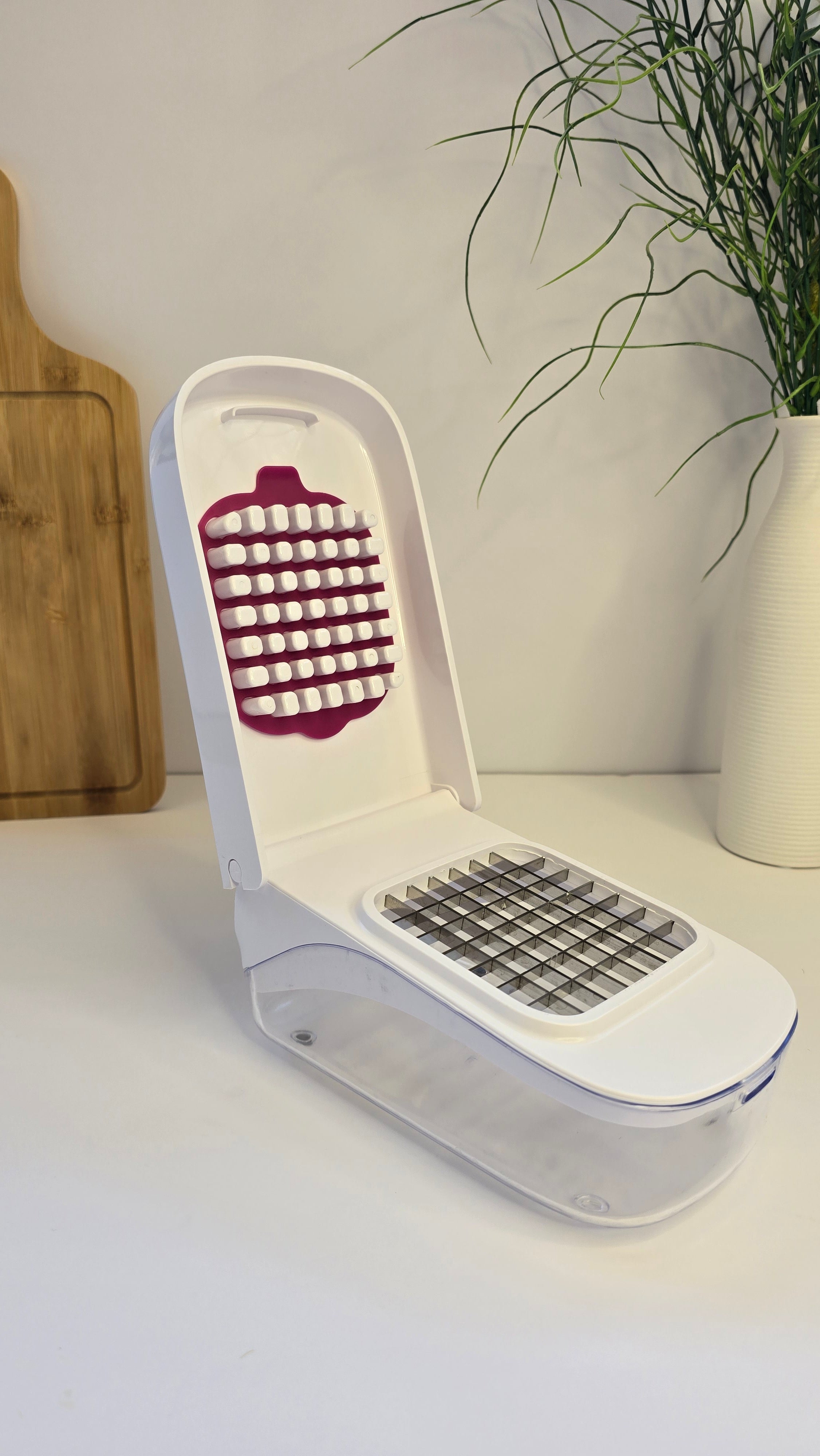 Beiryta vegetable chopper for preparing onions and vegetables