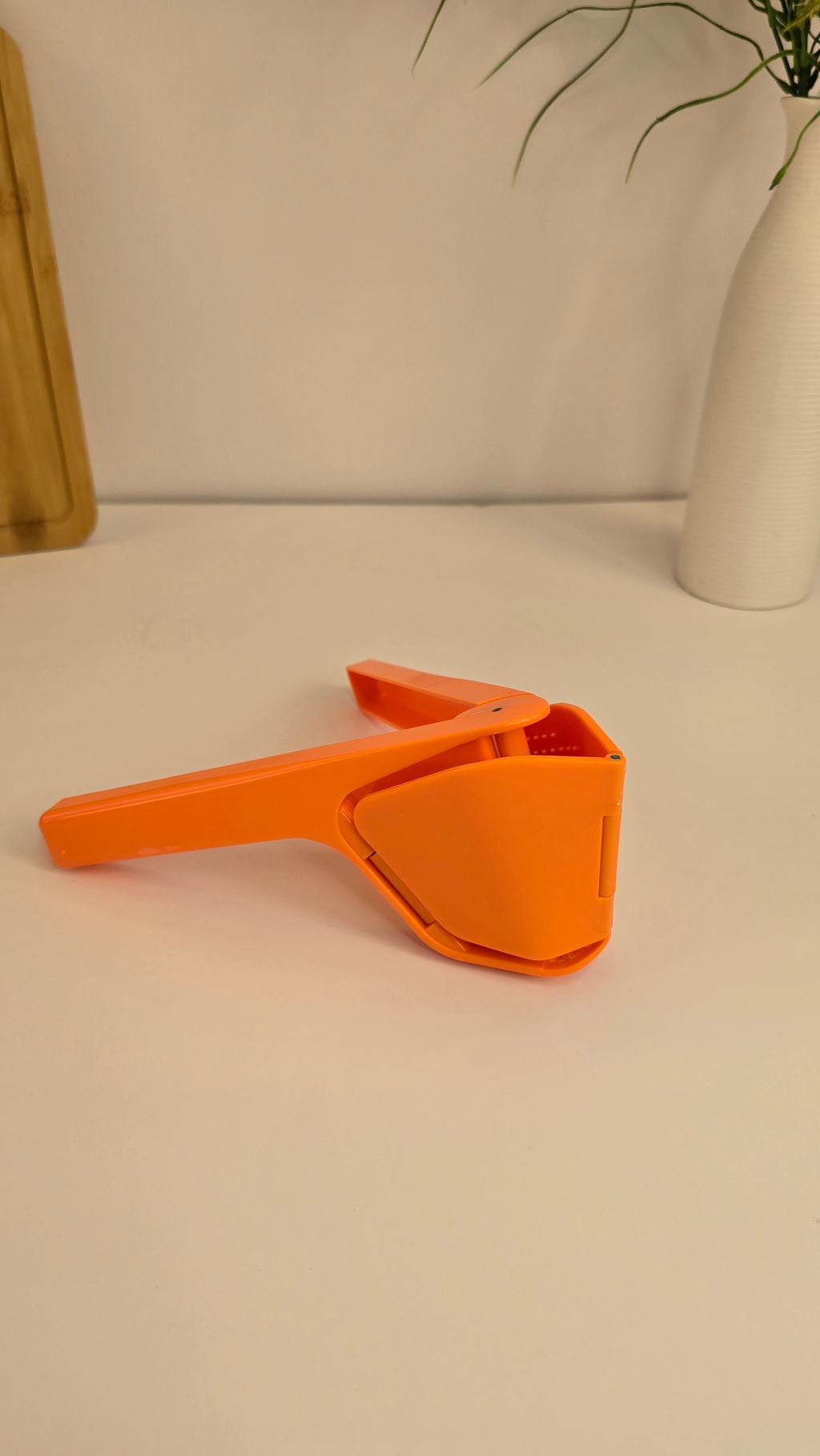 Built-in strainer on Beiryta lemon juicer