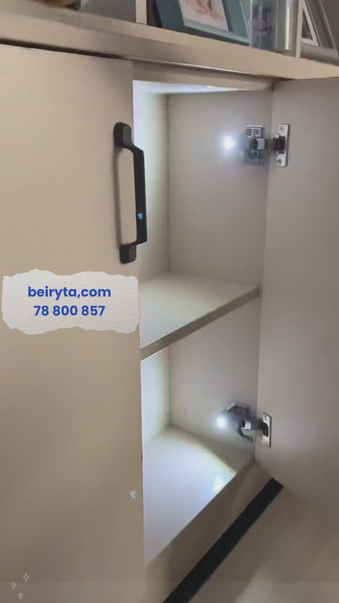 Grey automatic cabinet hinge LED light with mounting bracket and replaceable 23A battery