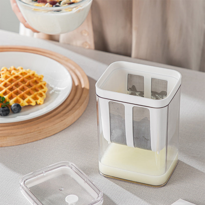 Three-step guide showing how to use the yogurt strainer